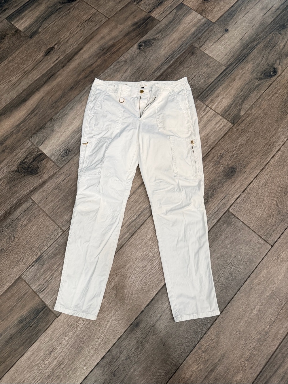 White House Black Market Cream Skinny Cargo Pants